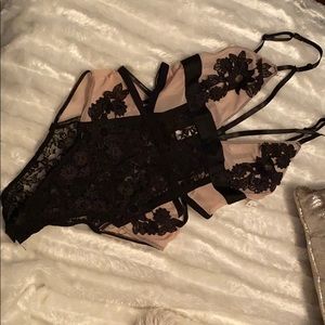 Lingerie, super cute!! Looks so good on!
